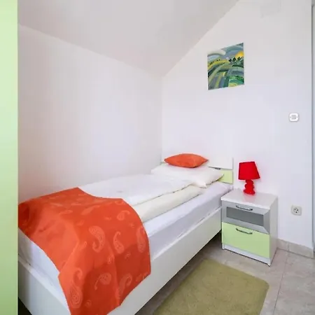 Jelena - Five Bedroom With Swimming Pool