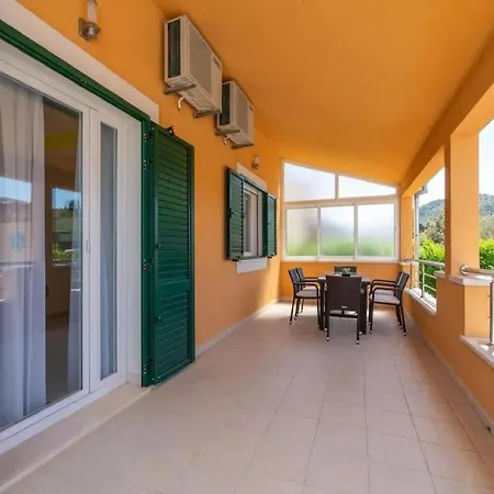 Jelena - Five Bedroom With Swimming Pool Dračevica