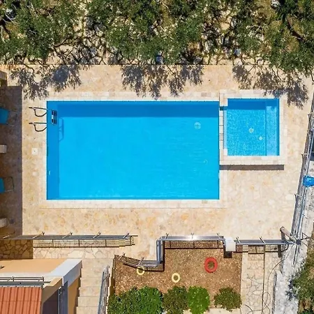 Jelena - Five Bedroom With Swimming Pool Villa *