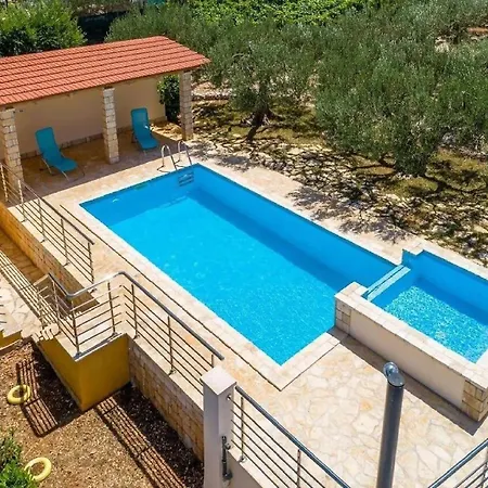 Jelena - Five Bedroom With Swimming Pool Villa